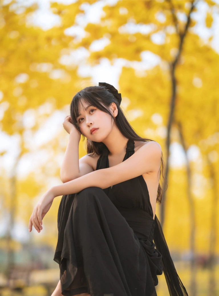 萌芽儿o0《秋有银杏 春有黄风铃》主题写真：23张全套美图