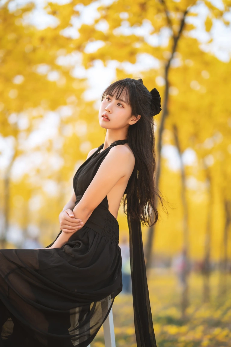 萌芽儿o0《秋有银杏 春有黄风铃》主题写真：23张全套美图