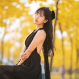 萌芽儿o0《秋有银杏 春有黄风铃》主题写真：23张全套美图