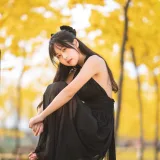 萌芽儿o0《秋有银杏 春有黄风铃》主题写真：23张全套美图