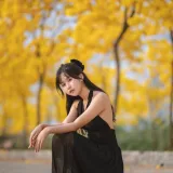 萌芽儿o0《秋有银杏 春有黄风铃》主题写真：23张全套美图