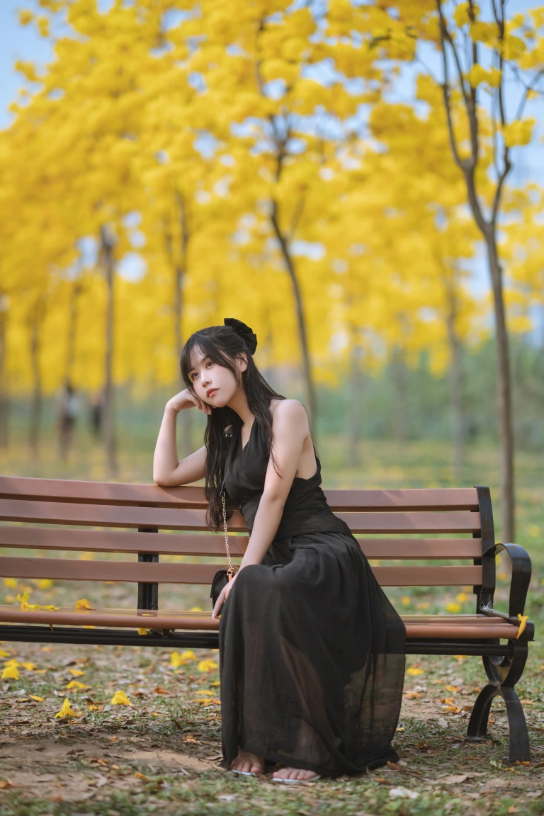 萌芽儿o0《秋有银杏 春有黄风铃》主题写真：23张全套美图