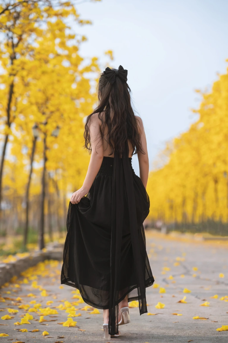萌芽儿o0《秋有银杏 春有黄风铃》主题写真：23张全套美图