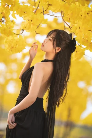 萌芽儿o0《秋有银杏 春有黄风铃》主题写真：23张全套美图