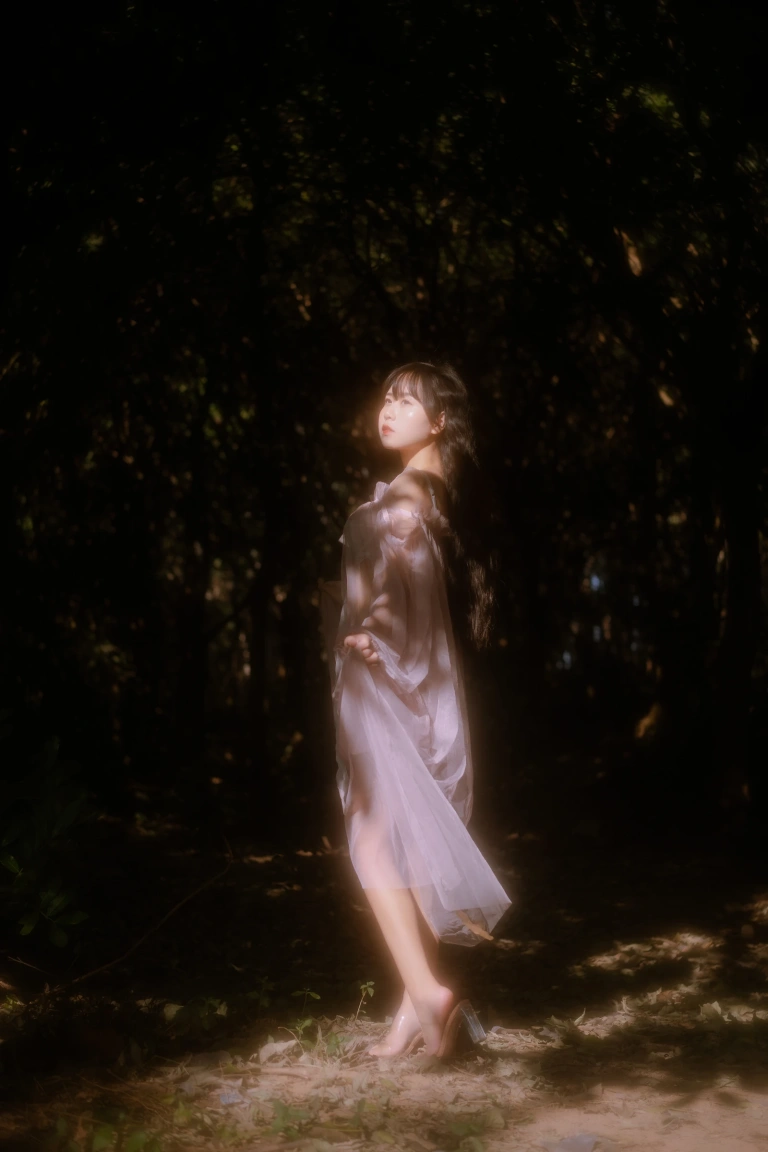 萌芽儿o0《林中少女》主题写真：30张全套美图