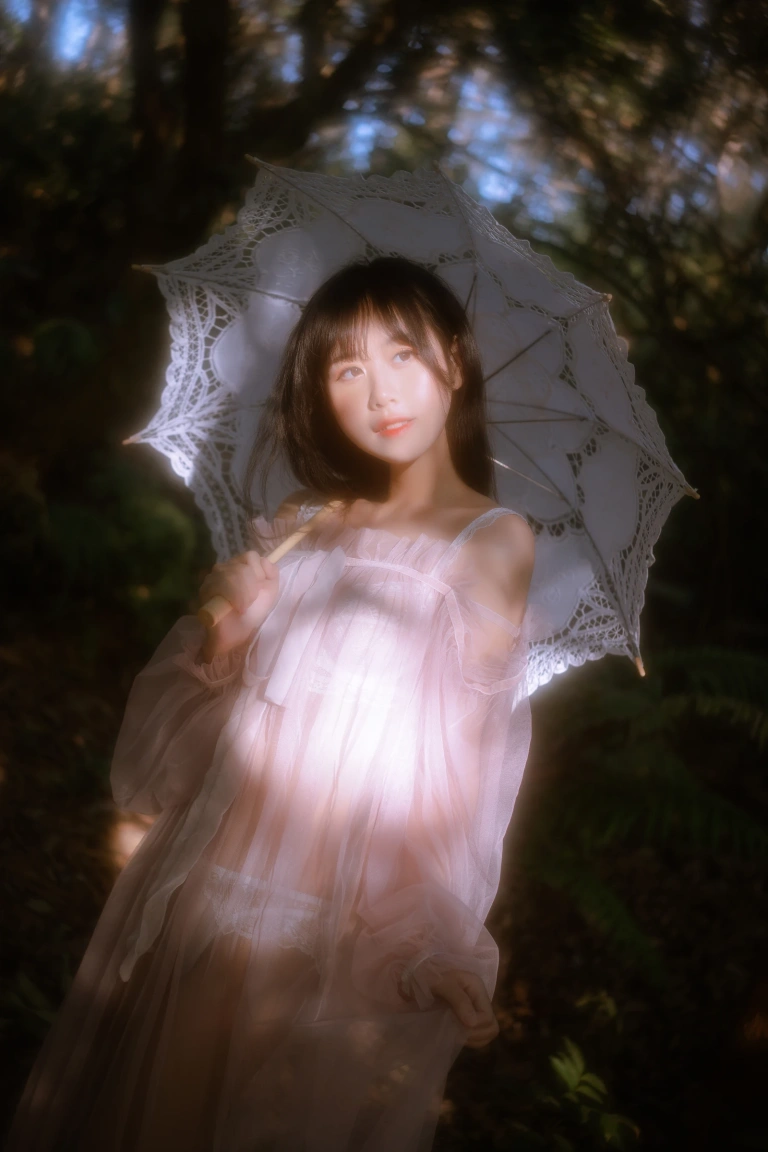 萌芽儿o0《林中少女》主题写真：30张全套美图