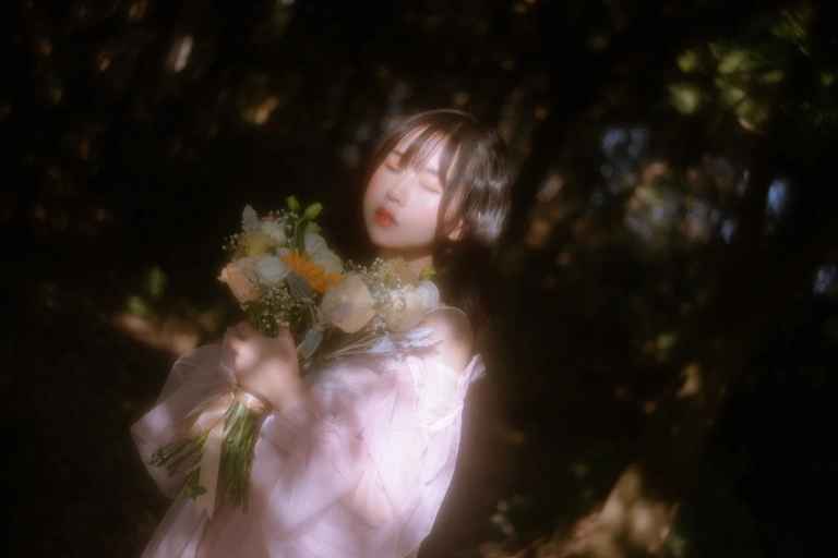 萌芽儿o0《林中少女》主题写真：30张全套美图