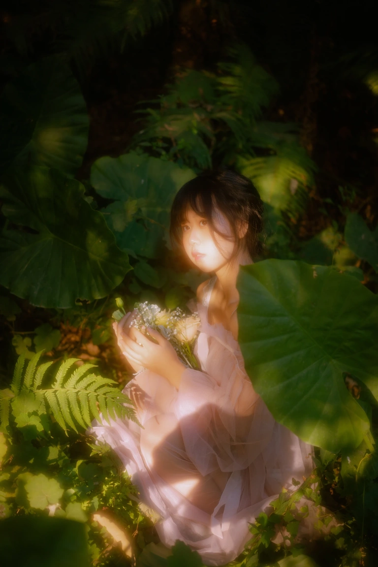 萌芽儿o0《林中少女》主题写真：30张全套美图