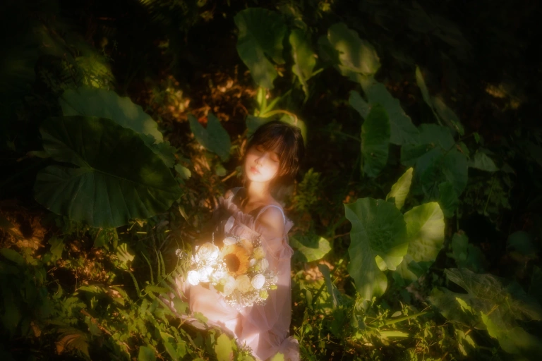 萌芽儿o0《林中少女》主题写真：30张全套美图
