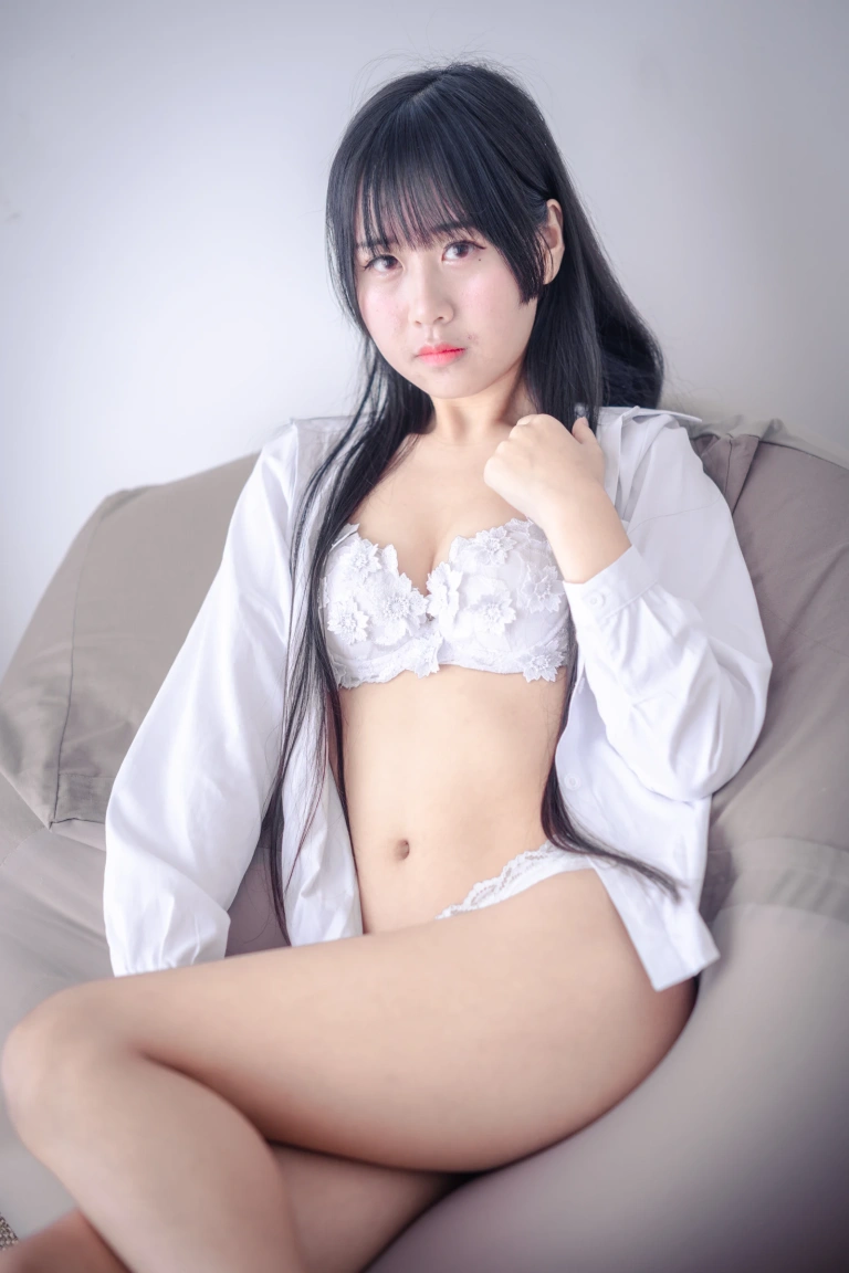萌芽儿o0《私房 原图》主题写真：62张全套美图