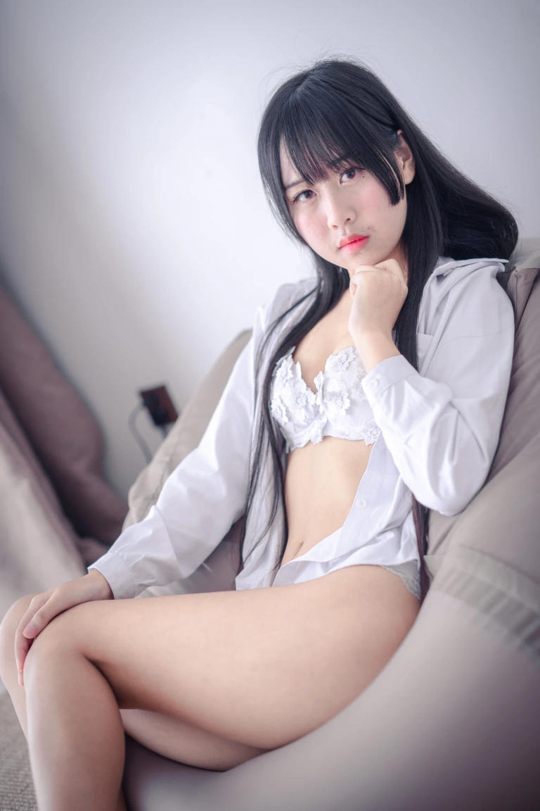 萌芽儿o0《私房 原图》主题写真：62张全套美图
