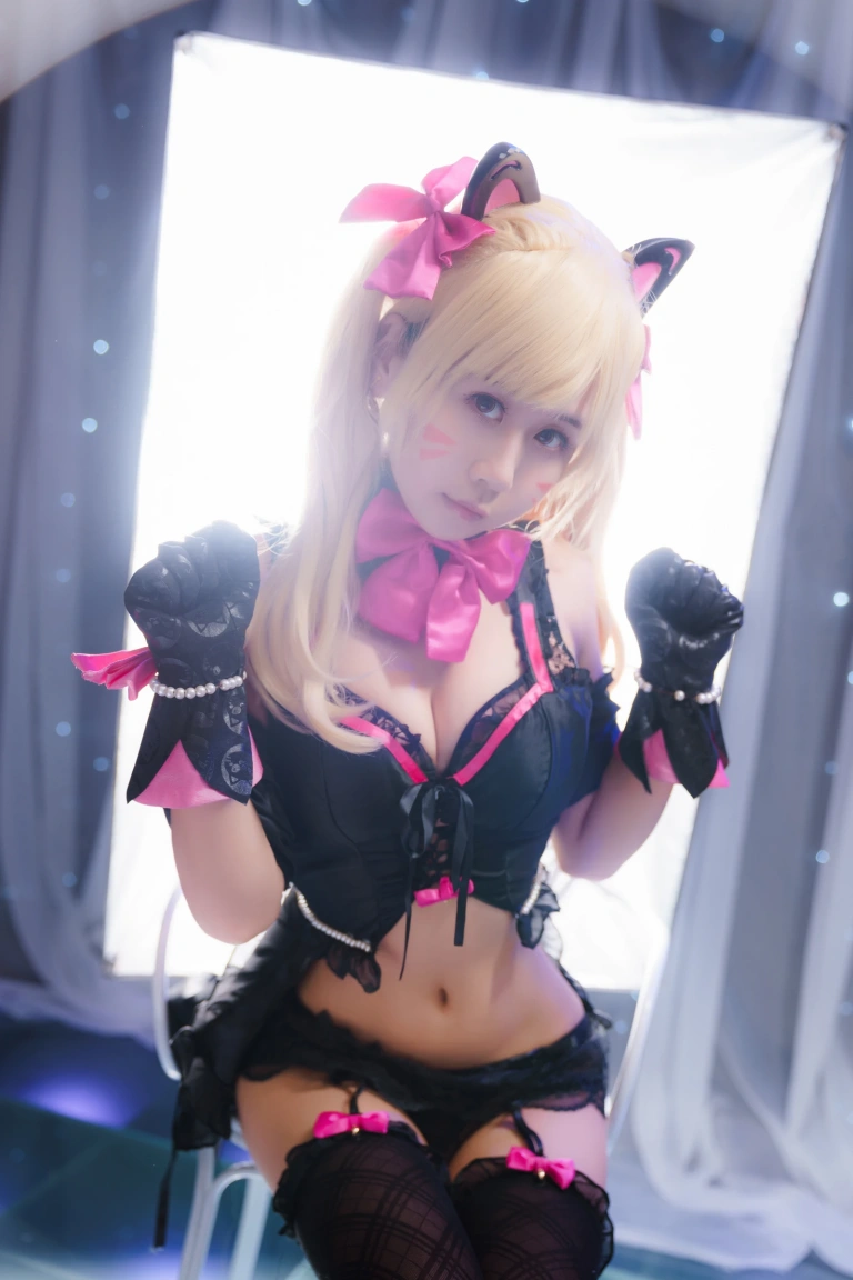 萌芽儿o0《dva黑猫》主题写真：18张全套美图