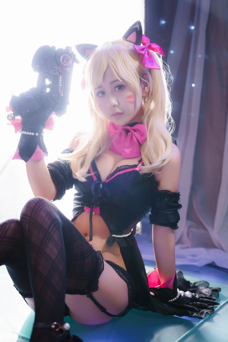 萌芽儿o0《dva黑猫》主题写真：18张全套美图