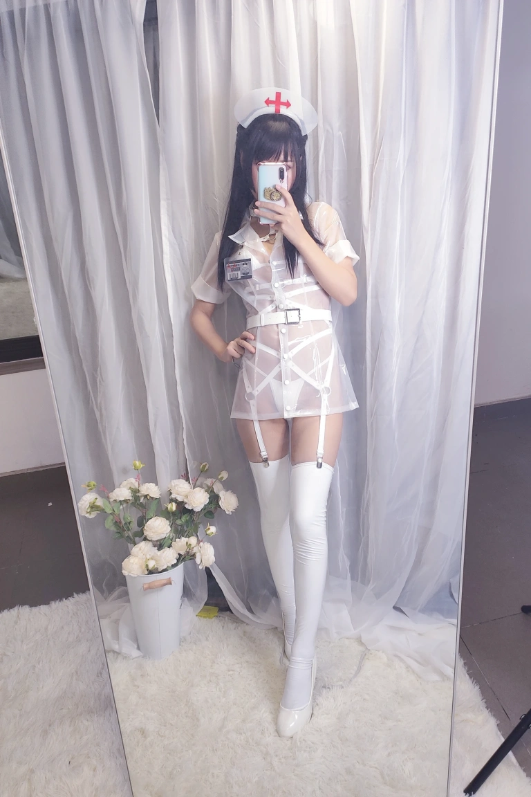 萌芽儿o0《透明护士自拍》主题写真：37张全套美图，含3个视频