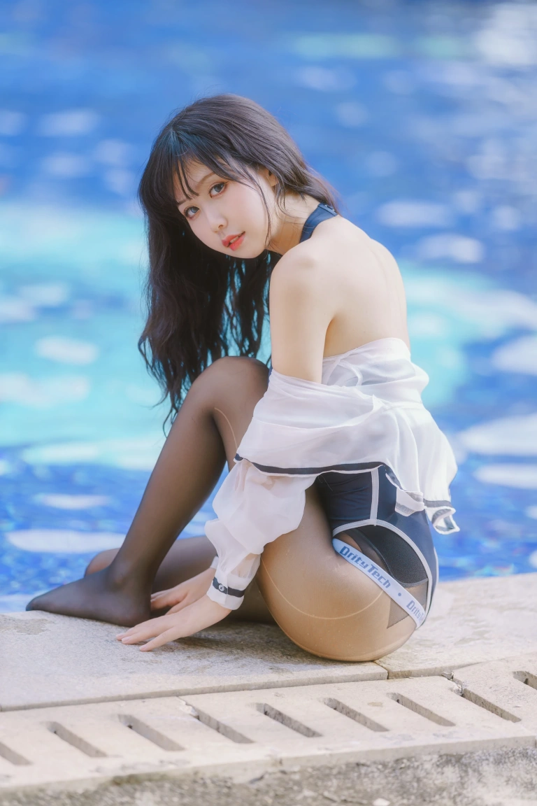 萌芽儿o0《竞泳 得体社》主题写真：17张全套美图