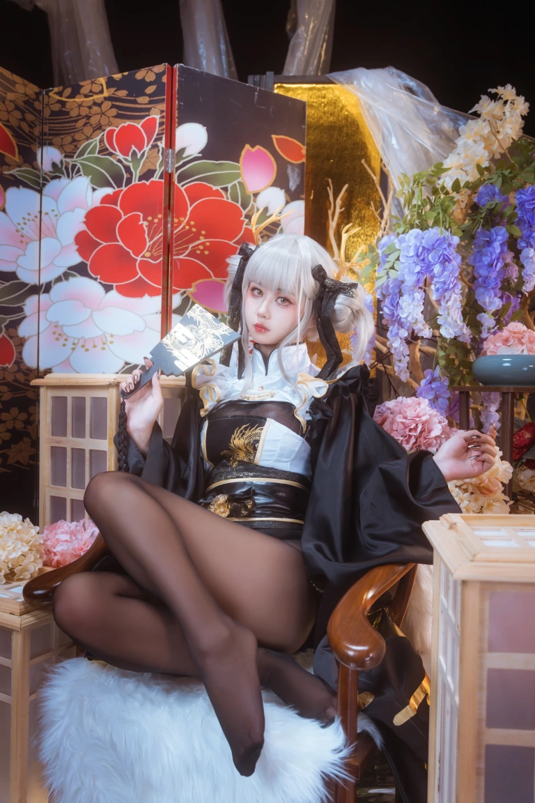萌芽儿o0《白兔和服》主题写真：18张全套美图