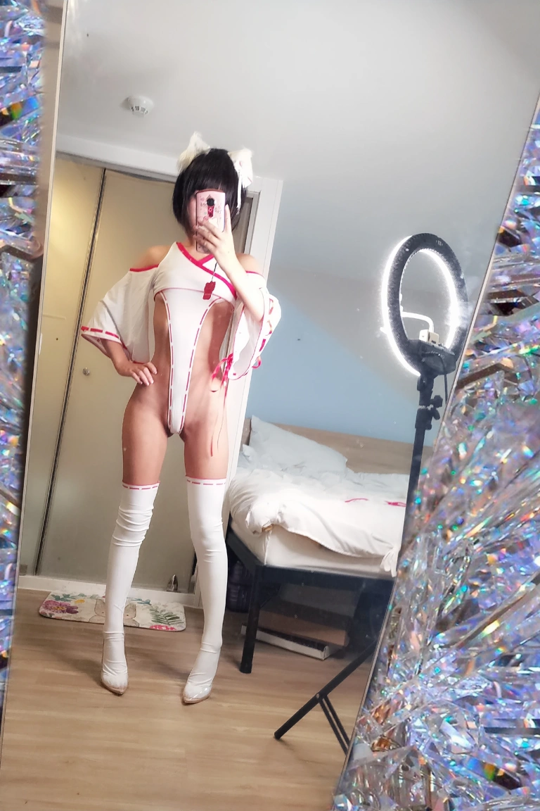 萌芽儿o0《巫女服 自拍》主题写真：22张全套美图，含2个视频
