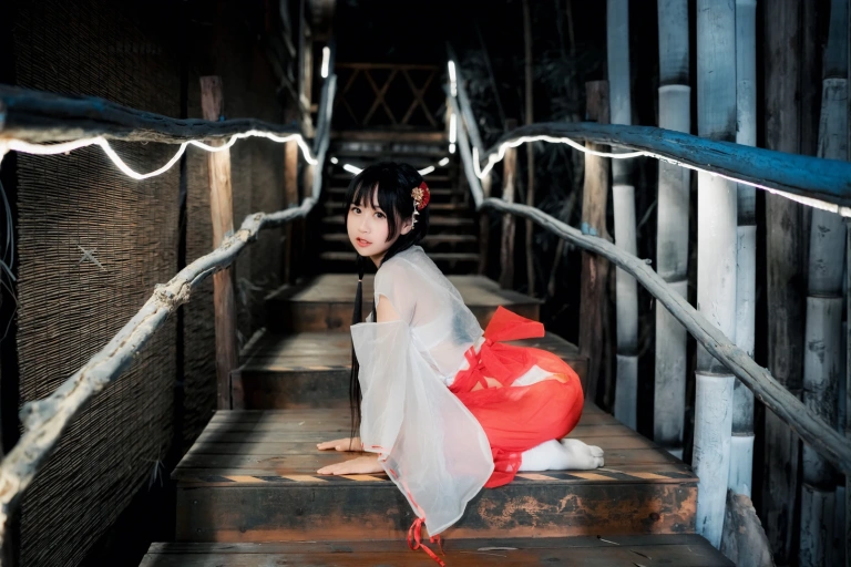 萌芽儿o0《透明巫女》主题写真：14张全套美图