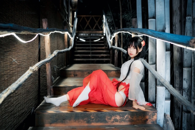 萌芽儿o0《透明巫女》主题写真：14张全套美图