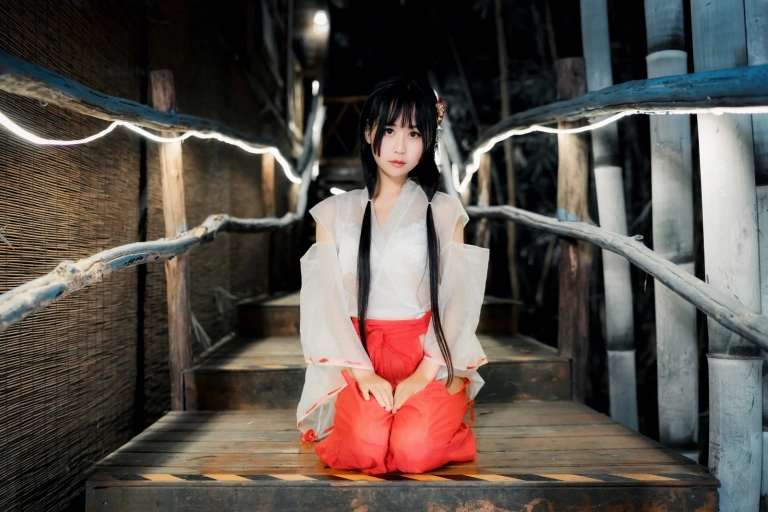 萌芽儿o0《透明巫女》主题写真：14张全套美图