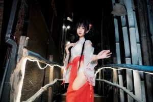 萌芽儿o0《透明巫女》主题写真：14张全套美图