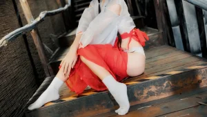 萌芽儿o0《透明巫女》主题写真：14张全套美图