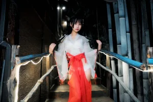 萌芽儿o0《透明巫女》主题写真：14张全套美图