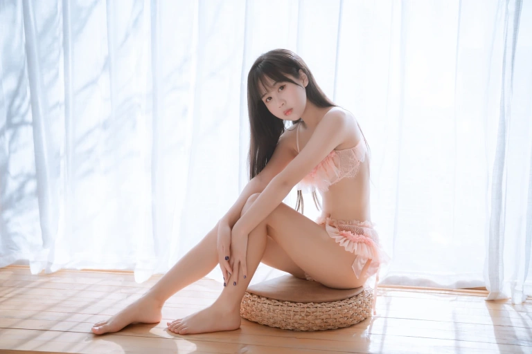 萌芽儿o0《粉内衣》主题写真：45张全套美图