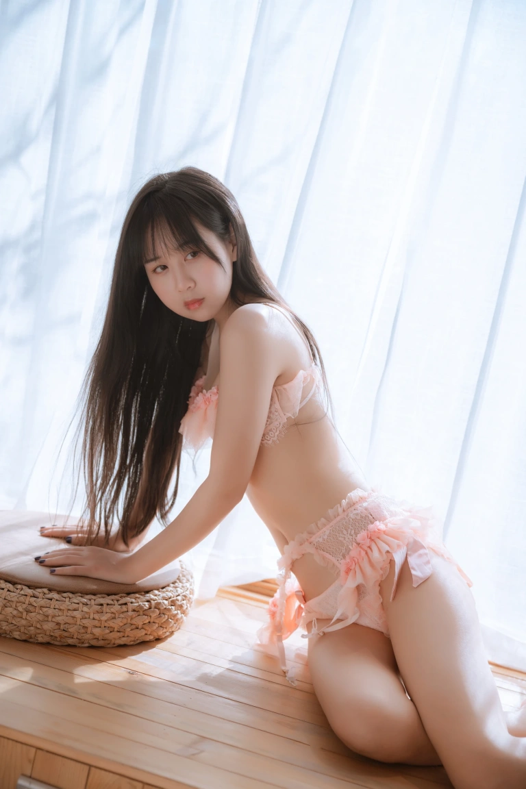 萌芽儿o0《粉内衣》主题写真：45张全套美图