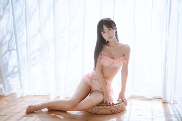 萌芽儿o0《粉内衣》主题写真：45张全套美图
