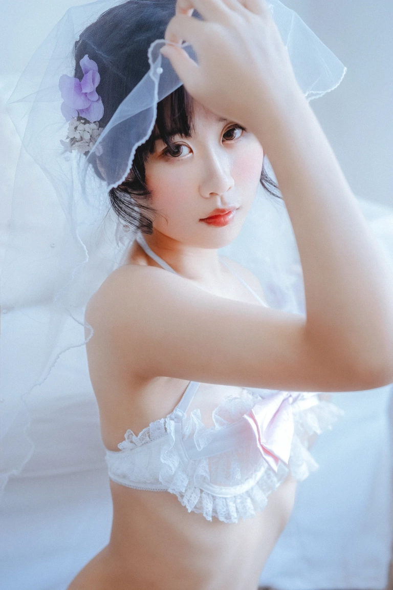 萌芽儿o0《白婚纱 蝴蝶结内衣》主题写真：23张全套美图