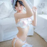 萌芽儿o0《白婚纱 蝴蝶结内衣》主题写真：23张全套美图
