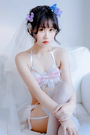 萌芽儿o0《白婚纱 蝴蝶结内衣》主题写真：23张全套美图