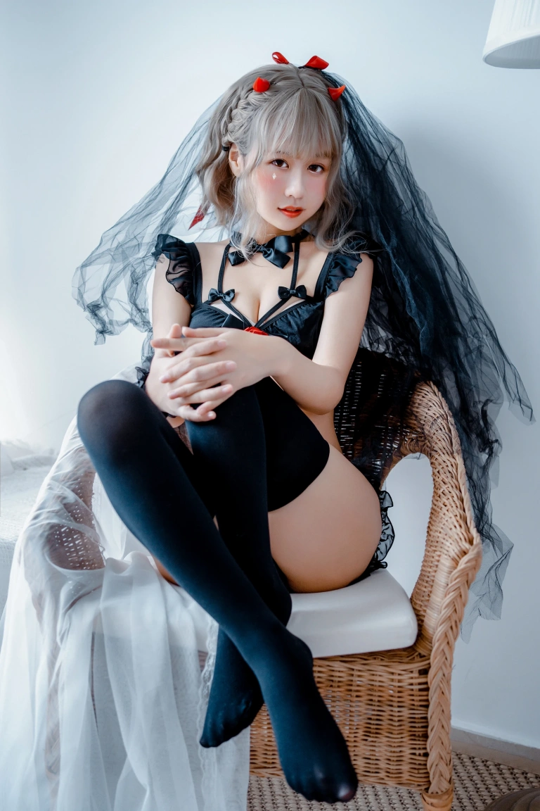 萌芽儿o0《黑婚纱 玫瑰内衣》主题写真：24张全套美图