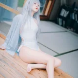 萌芽儿o0《白泳装》主题写真：25张全套美图