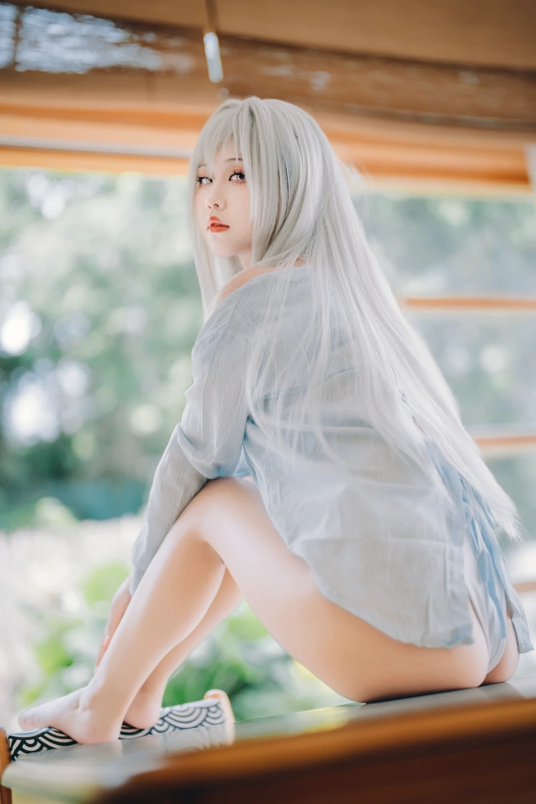 萌芽儿o0《白泳装》主题写真：25张全套美图