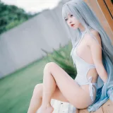 萌芽儿o0《白泳装》主题写真：25张全套美图