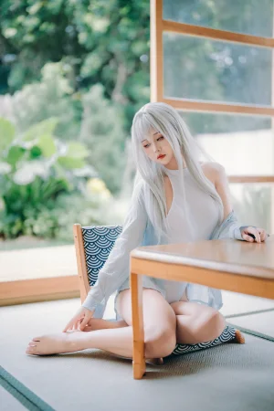 萌芽儿o0《白泳装》主题写真：25张全套美图