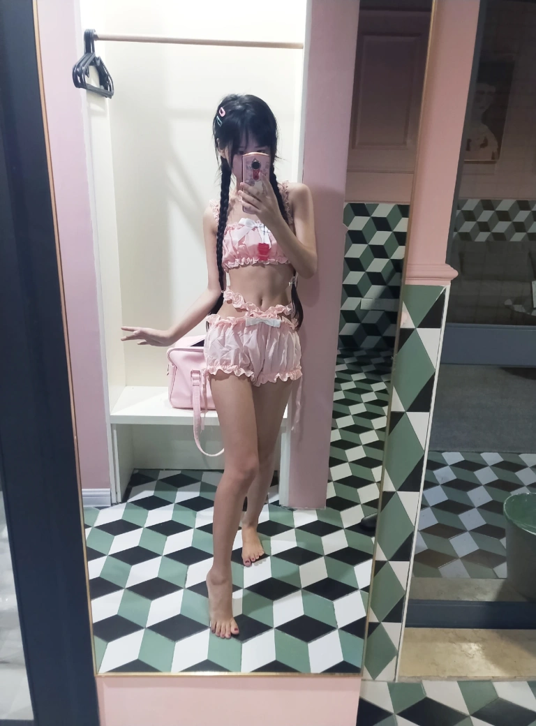 萌芽儿o0《南瓜睡衣》主题写真：26张全套美图