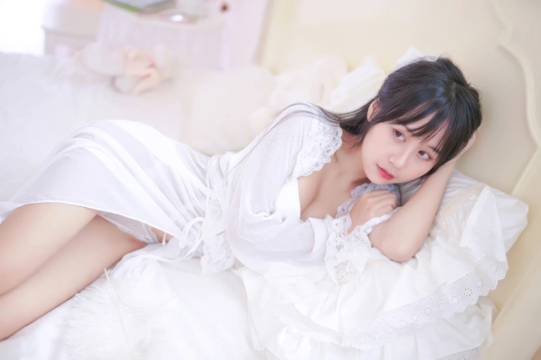 萌芽儿o0《白茶清欢》主题写真：22张全套美图