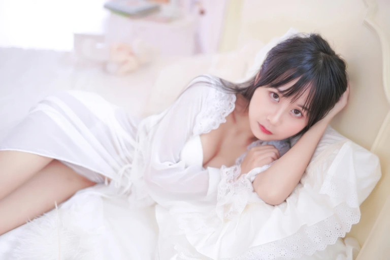 萌芽儿o0《白茶清欢》主题写真：22张全套美图