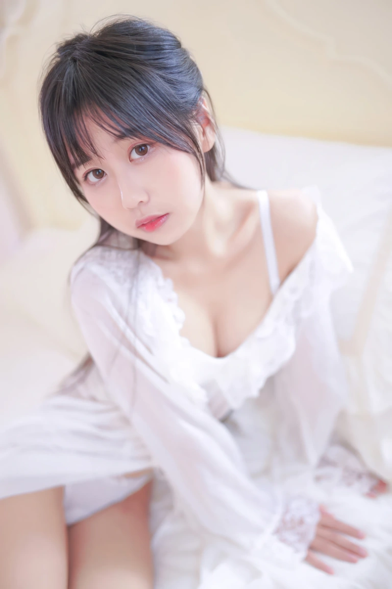 萌芽儿o0《白茶清欢》主题写真：22张全套美图