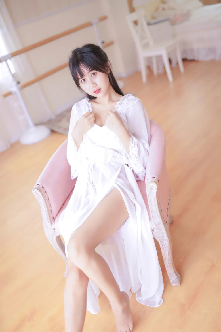 萌芽儿o0《白茶清欢》主题写真：22张全套美图