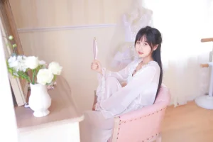 萌芽儿o0《白茶清欢》主题写真：22张全套美图