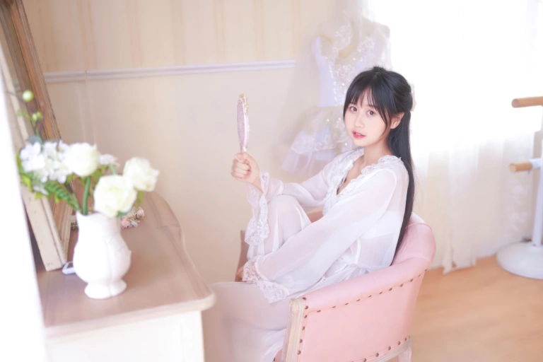 萌芽儿o0《白茶清欢》主题写真：22张全套美图