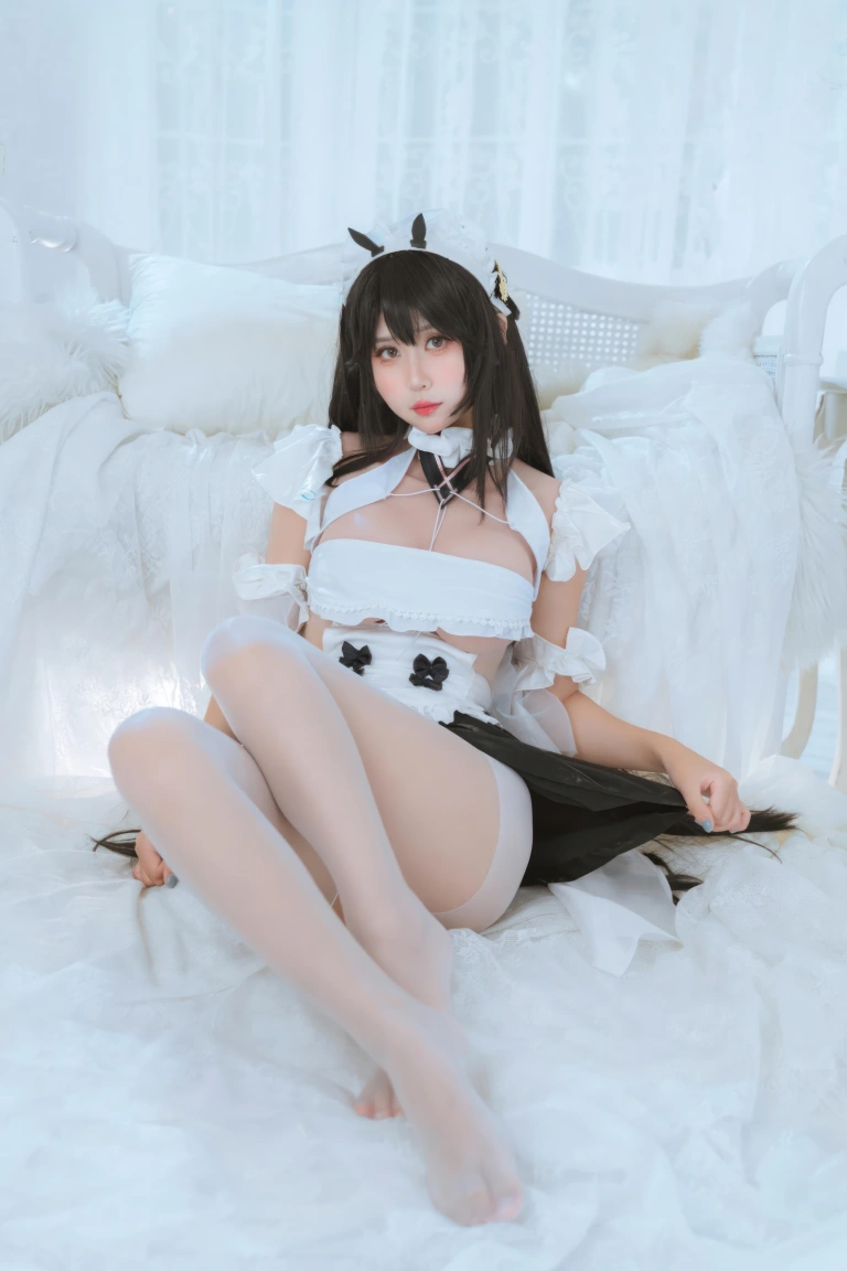 萌芽儿o0《碧蓝航线 不挠女仆》主题写真：35张全套美图
