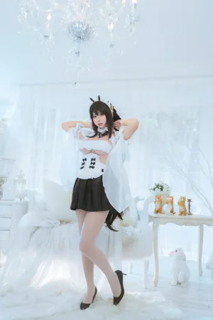 萌芽儿o0《碧蓝航线 不挠女仆》主题写真：35张全套美图