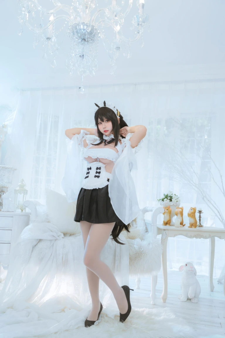 萌芽儿o0《碧蓝航线 不挠女仆》主题写真：35张全套美图