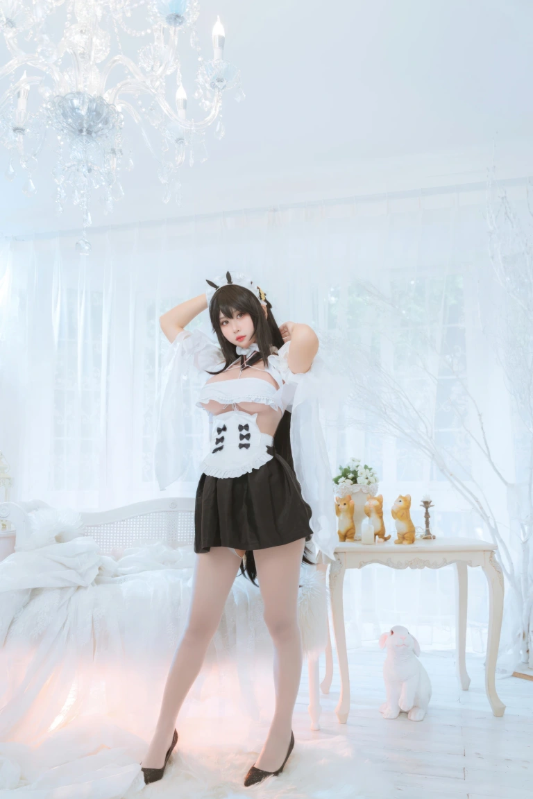 萌芽儿o0《碧蓝航线 不挠女仆》主题写真：35张全套美图