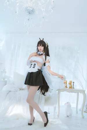 萌芽儿o0《碧蓝航线 不挠女仆》主题写真：35张全套美图